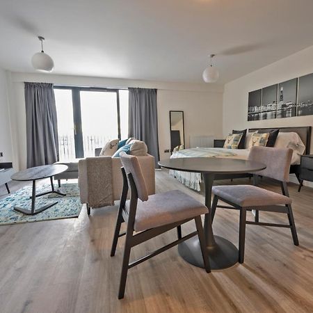 Seven Living Ashford - Modern And Spacious Apartments Exterior foto